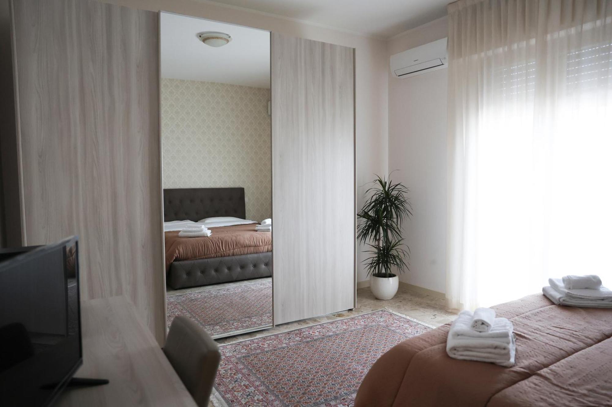 Ferienwohnung Blancohouse - Berto Luxury Rimini Centro Storico Exterior foto